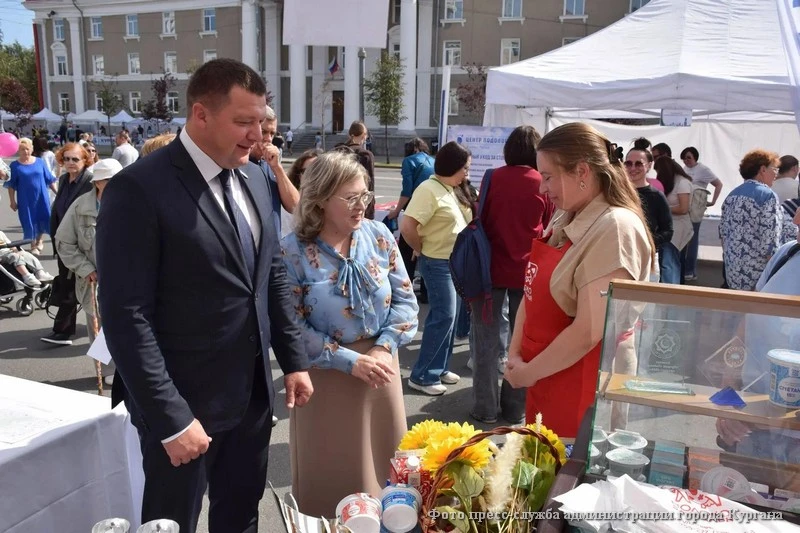 В День города Кургана открылась выставка-продажа «Малый бизнес — любимому городу»