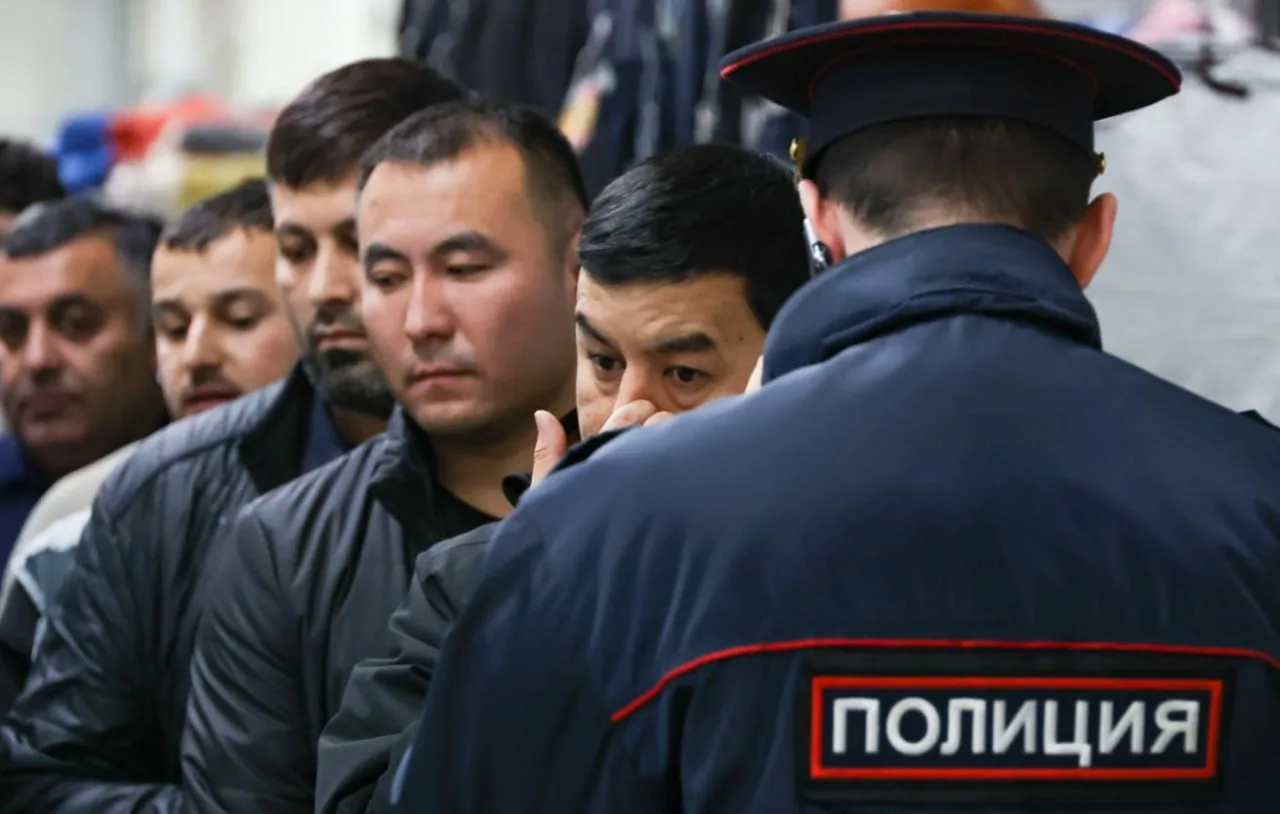 Мигрантам с судимостью запретили жить в России.