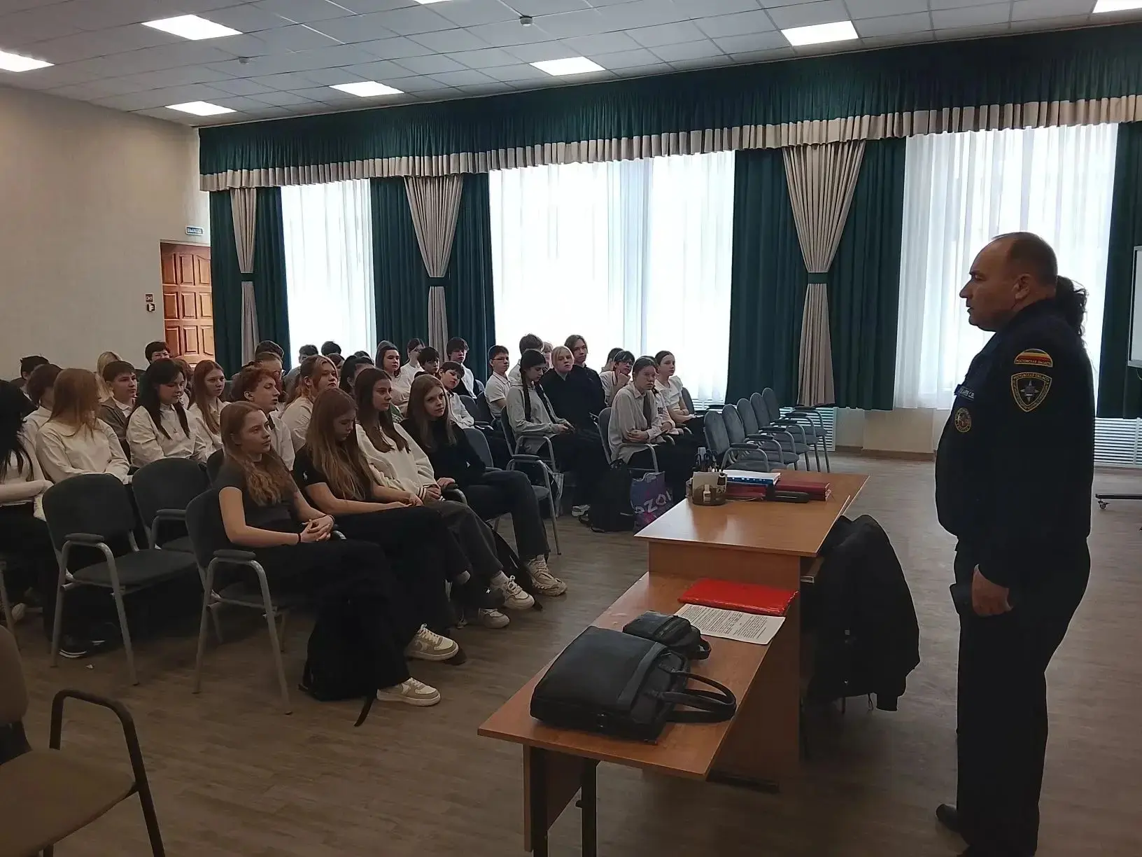 Важные знания для каждого: спасатели Волгодонска поделились секретами безопасности с нашими ученикам