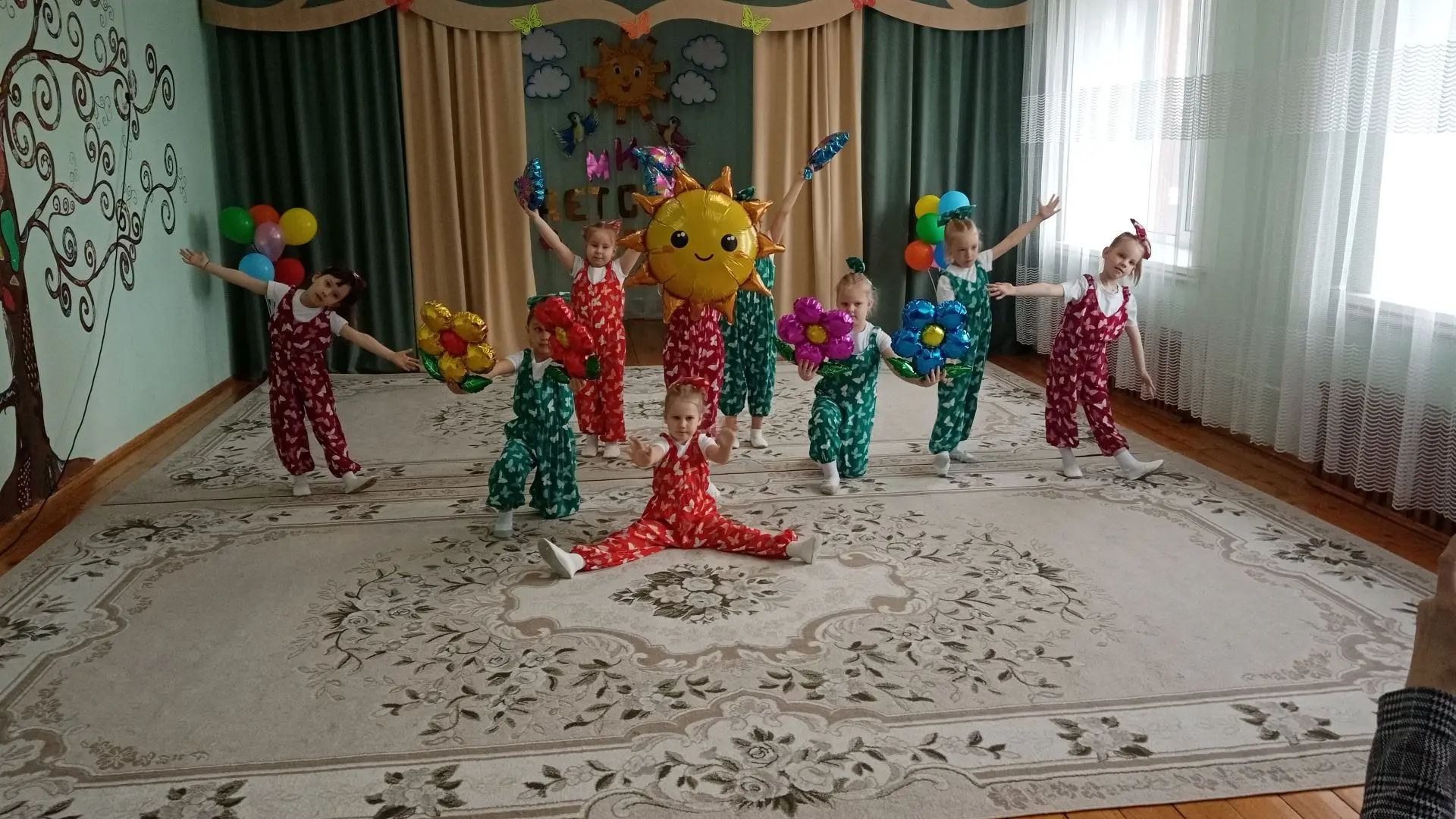 💃✨ Ура! Наши звёздочки блеснули на фестивале «Мир детства»! ✨🕺