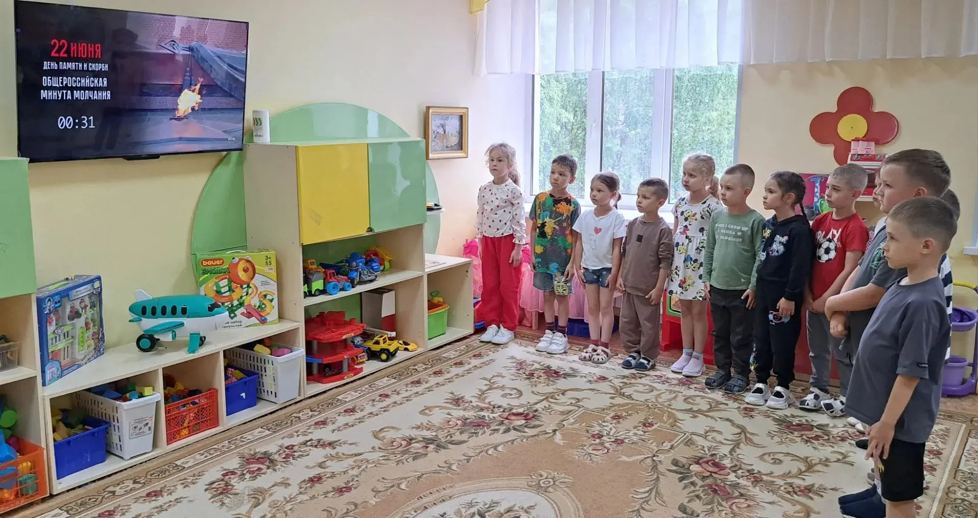 Сегодня, в День памяти и скорби, в старшей группе №4 прошло тематическое занятие, посвященное трагич