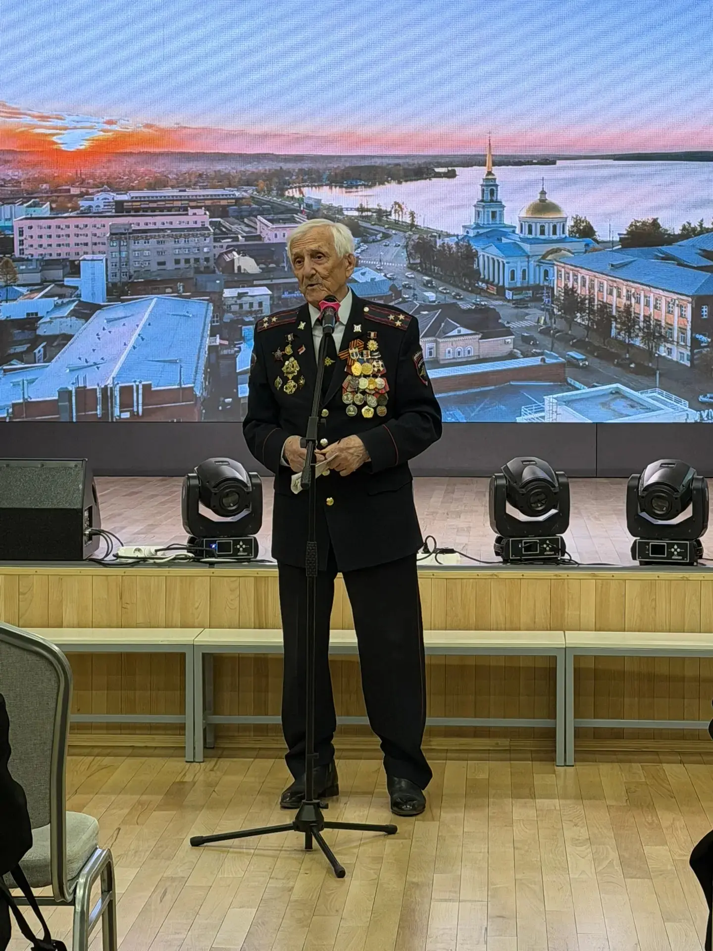 Урок мужества в школе №5: встреча с легендой!   Нашу школу посетил удивительный гость — Санников Гер