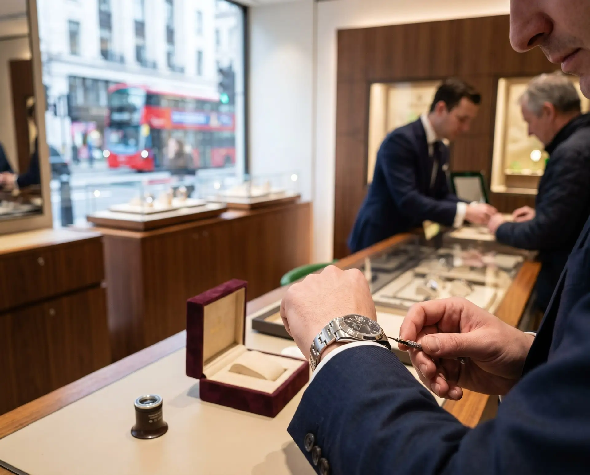 Как китайские копии Rolex обманули официальный бутик в Лондоне