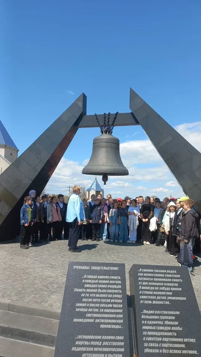 Ученики 3 - А и 3 - В классов посетили особое, глубоко трогающее место — мемориал в совхозе «Красный