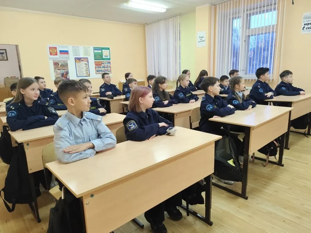 25 марта отмечается Единый день дня безопасности. Заместитель директора Суслова О.И. провела со стар