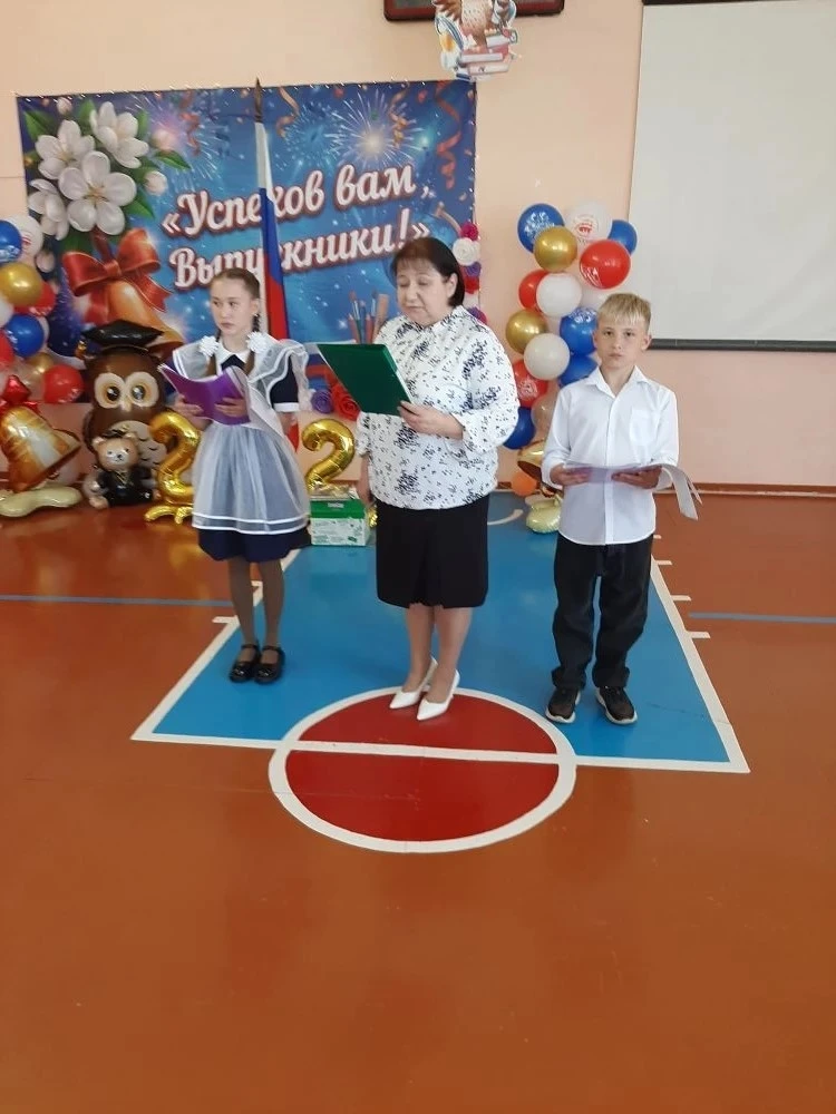 В МБОУ КООШ (п. Ц. Коспашский ) прозвенел последний звонок!