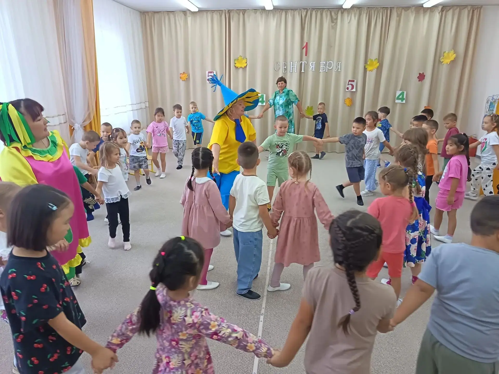 🍁Наступил сентябрь, а вместе с ним и самый первый праздник в новом учебном году -  Ден...