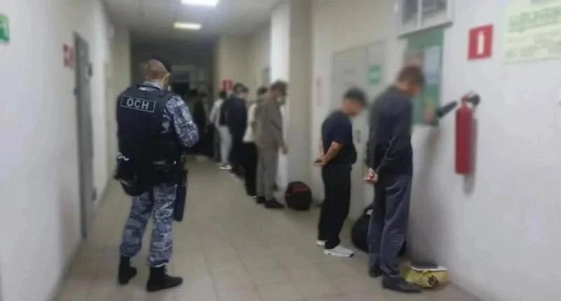 31 августа и 2 сентября приставы и полиция выдворили 19 нелегальных мигрантов. Им закры...