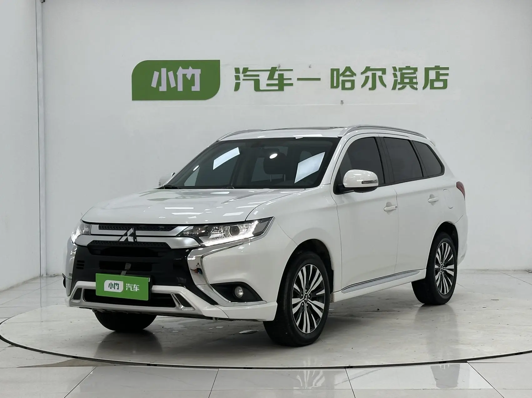 Mitsubishi Outlander 2021 — 2.0 л, передний привод, комплектация Enjoy, 5 мест