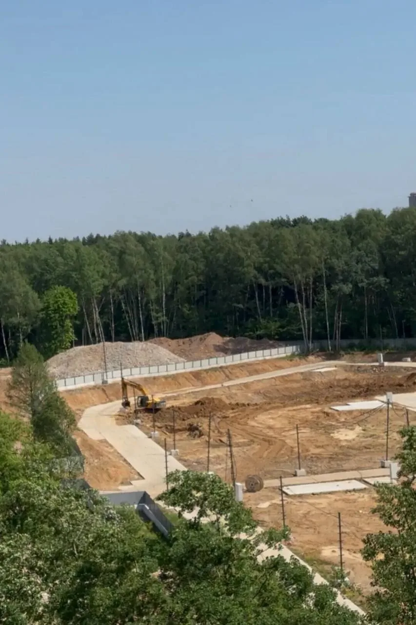 🏗️ Стартовало строительство ЖК «Литературный Квартал» во Внуково

На площадке уже начали копать кот