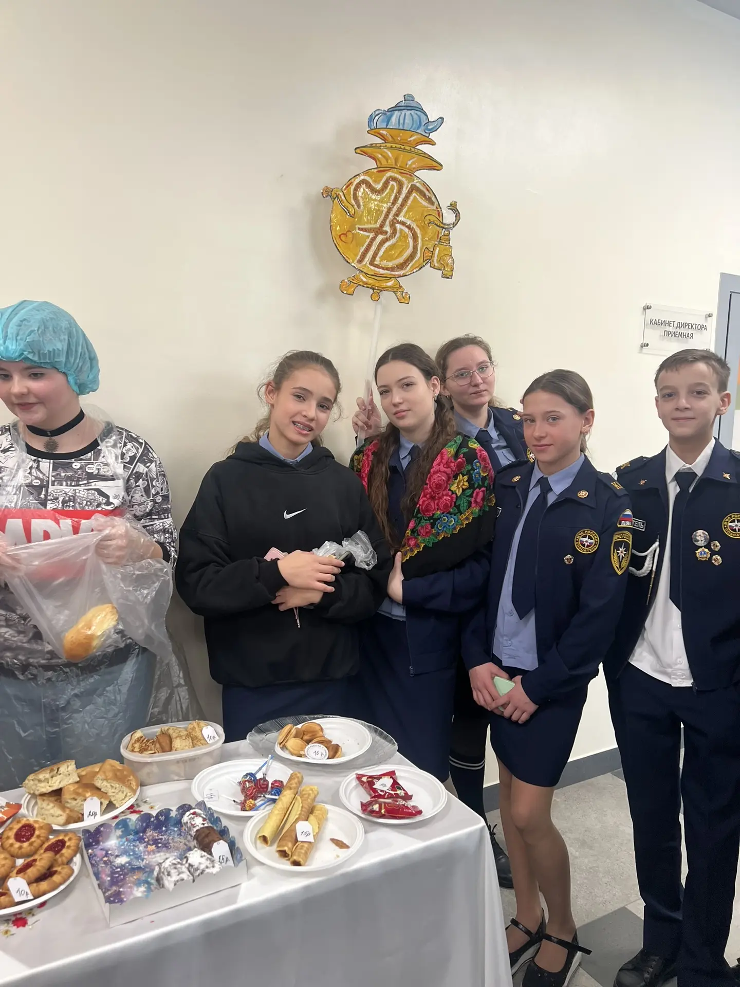 В нашей школе прошла настоящая широкая Масленица!   Все классы объединились, чтобы создать незабывае