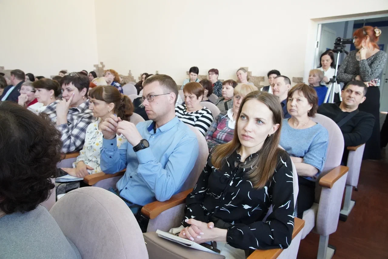 В Кузбассе 34 малокомплектные школы. Где-то учится всего несколько десятков детей, а где-то один учи