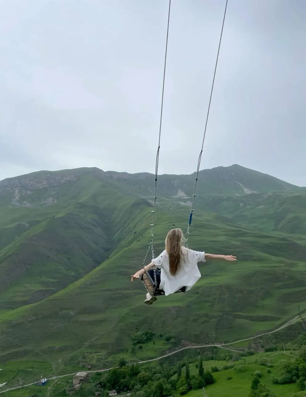 Разница есть:
Самокритика  ⏩ Саморефлексия

❤️Я не должна так переживать⏩Почему я так себя чувствую?