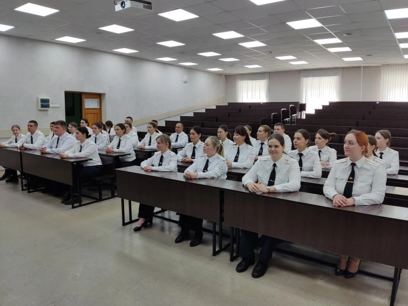 В Новосибирске молодые офицеры получили свидетельства об окончании обучения и прохождении первоначал