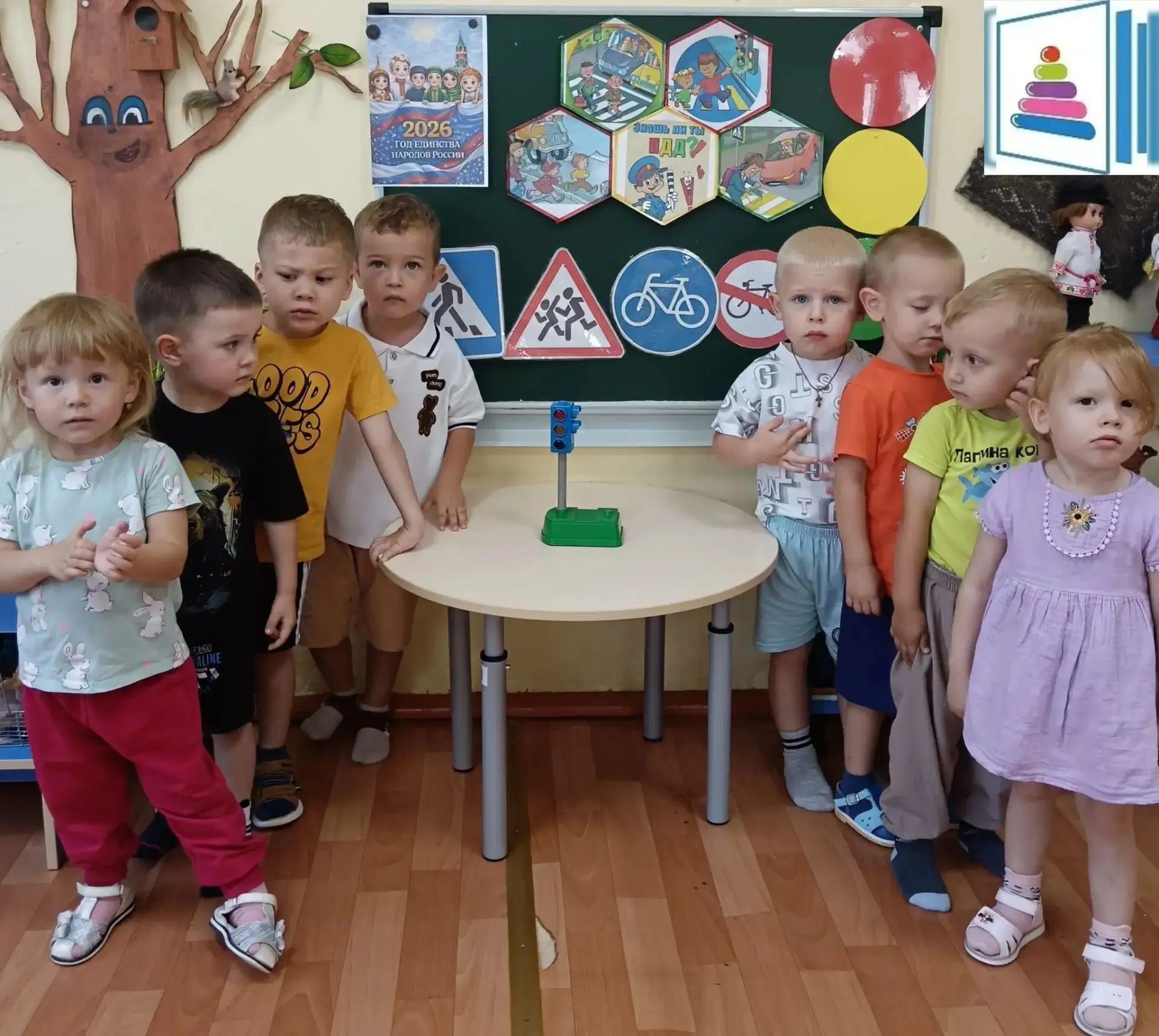 В группе "Непоседы", нашего детского сада, прошёл увлекательный  День Светофора.