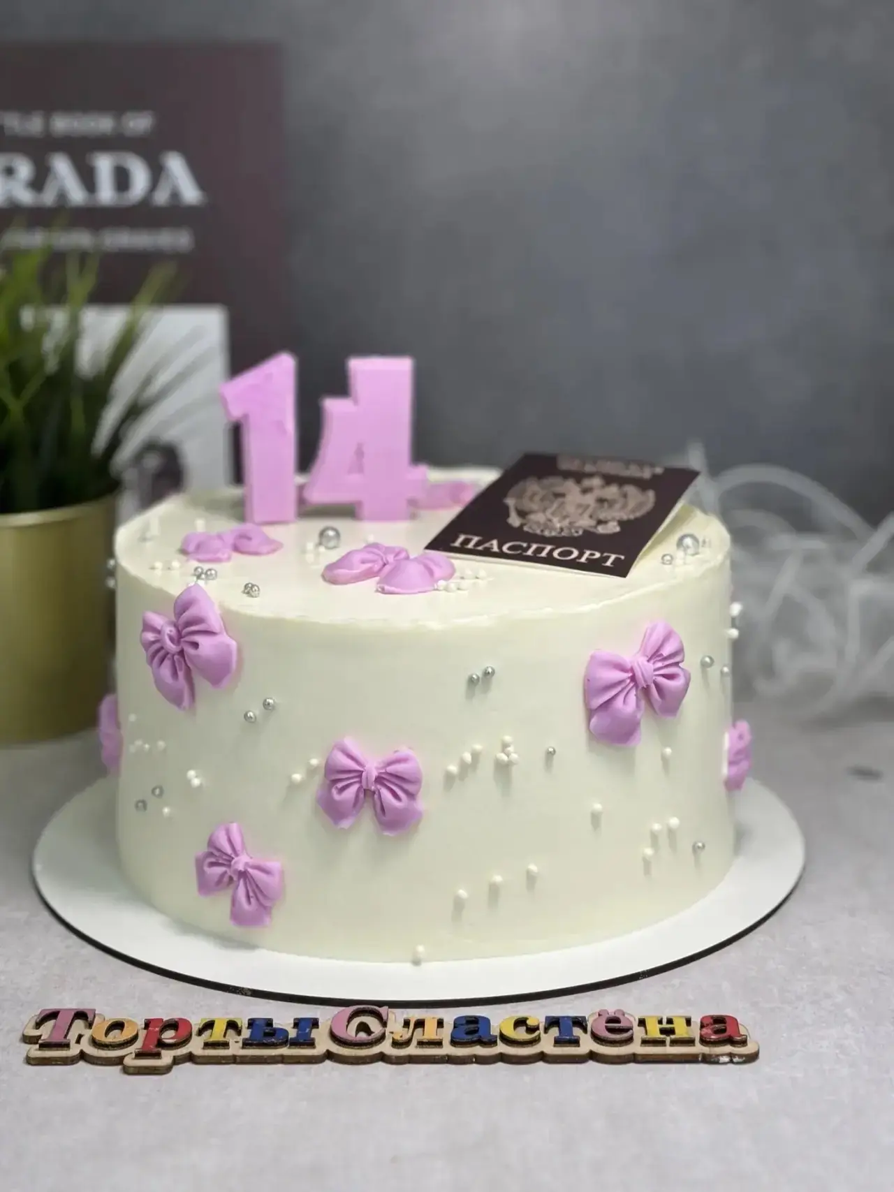 Внутри карамельный медовик , хит продаж 🔥🔥🔥