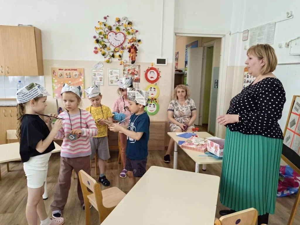 🔍 «Детективы» в поисках букв 📚

В группе "Василёк" прошло необычное открытое занятие по обучению г