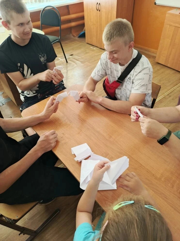 ☀️ Обычный день на оздоровительной площадке? Точно не у нас! Сегодня мы превратили его в настоящий п