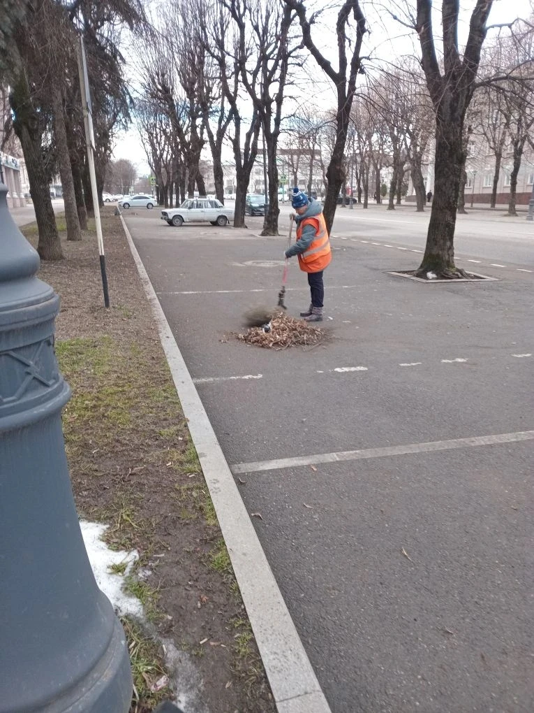 🌿 Бригады Горзеленхоза с самого утра на маршрутах