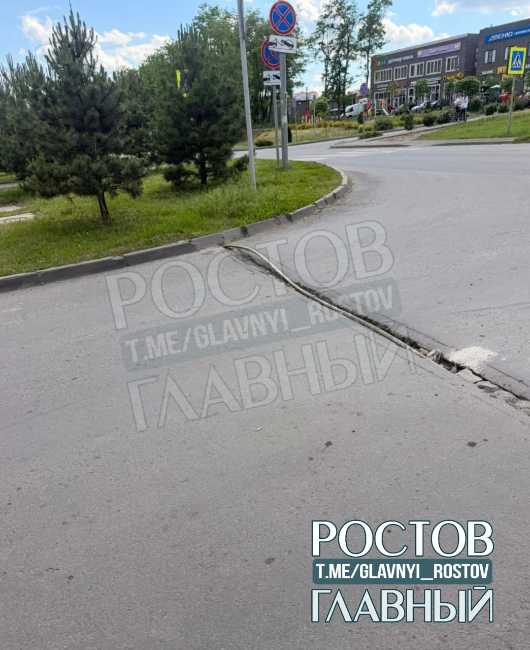 🤔 "На Белоусова, 18 торчит шланг пластиковый! Кому позвонить или написать? Я даже не знаю, кто отве