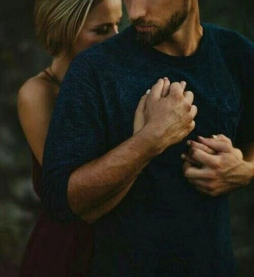 И никто, никто не должен знать, что между мужем и женой происходит, коль они любят друг...