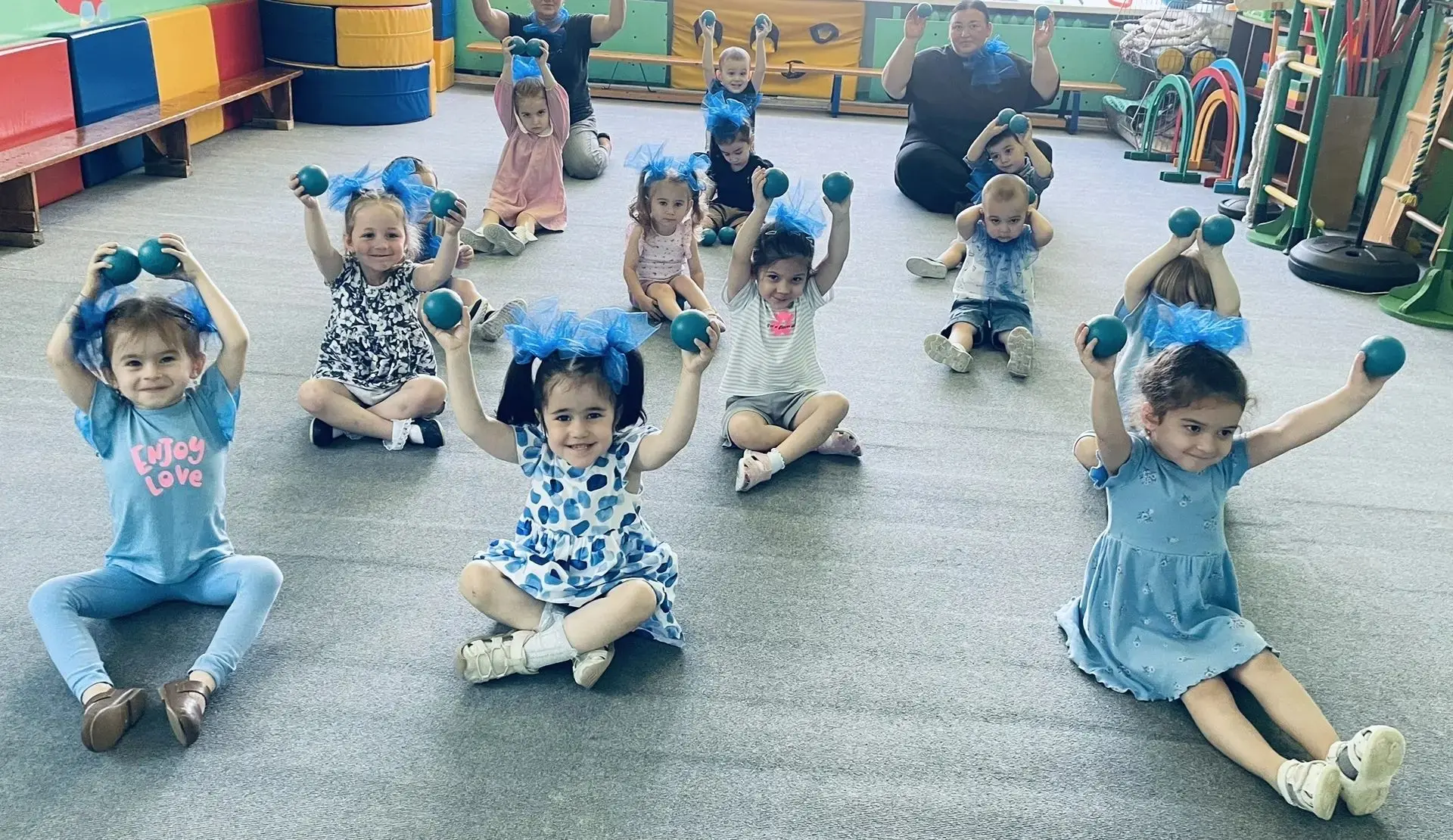 Ну а сегодня цвет настроения был синий. Ещё один день радости и положительных эмоций.
СИНИЙ - это цв