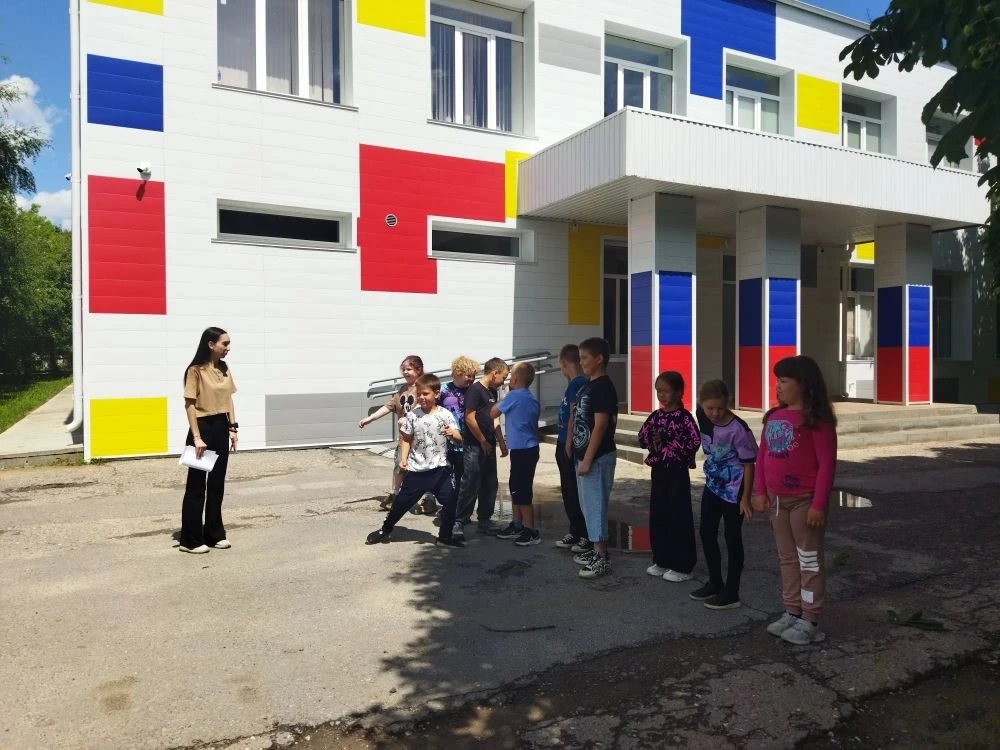 🌞 Солнечный заряд бодрости от «Улыбки»!

Сегодняшний день в пришкольном лагере выдался по-настоящем