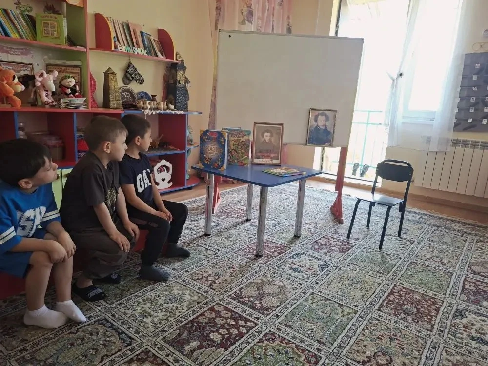 Беседа в ст/гр 2 . 
Тема:  " День рождения Пушкина"
Воспитатель: Алиева У.А.

Цель: приобщение детей