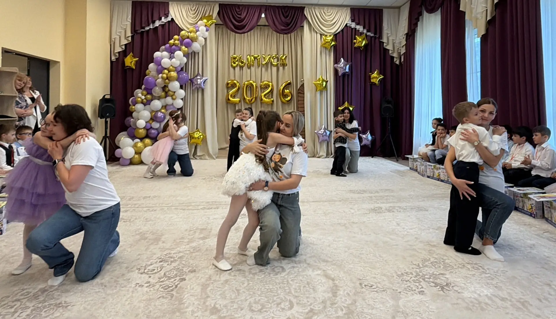 Сегодня стены дошкольного отделения "Чебурашка" наполнились атмосферой праздника – мы провожали наши