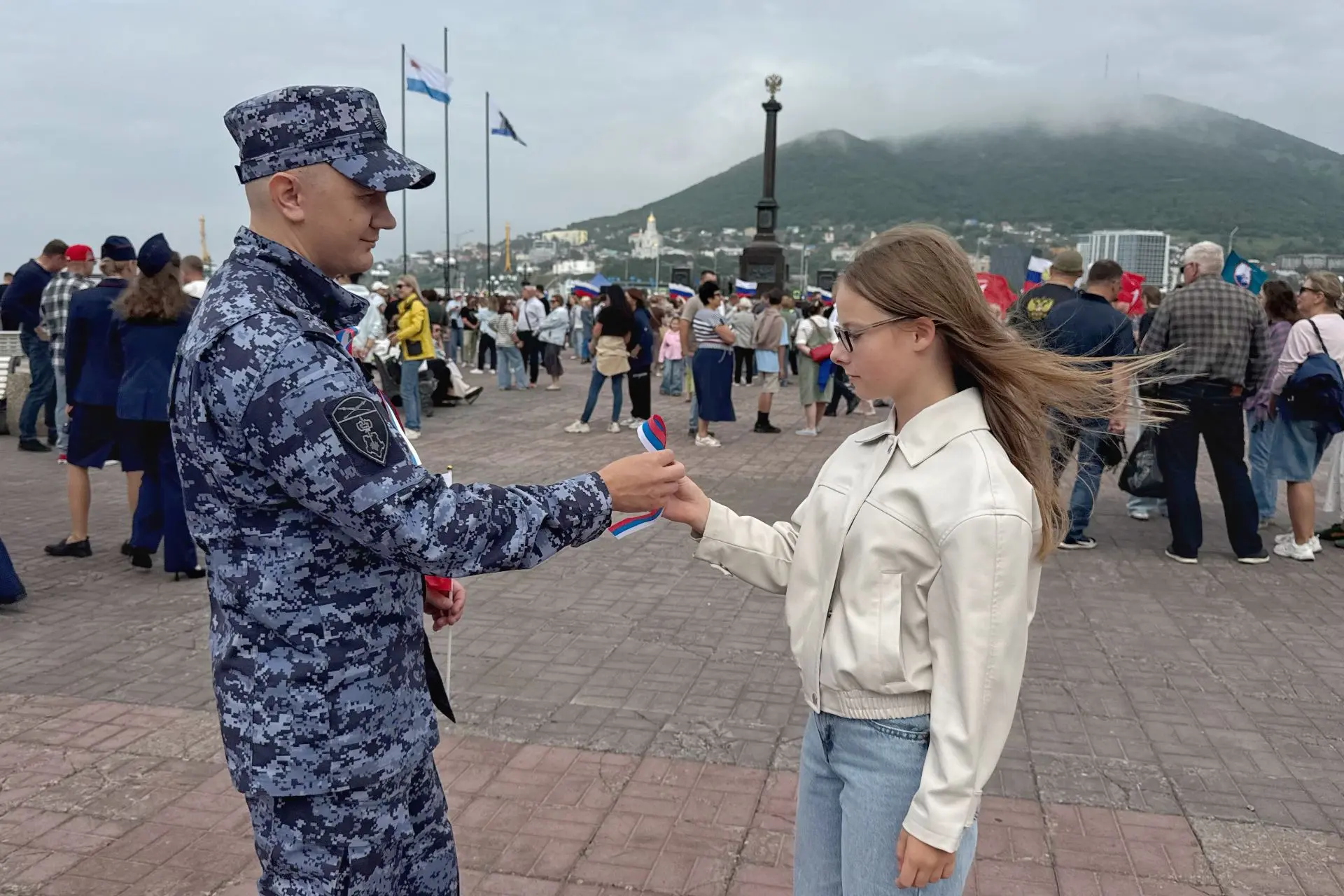 Росгвардейцы Дальнего Востока приняли участие в мероприятиях, посвященных Дню Государст...
