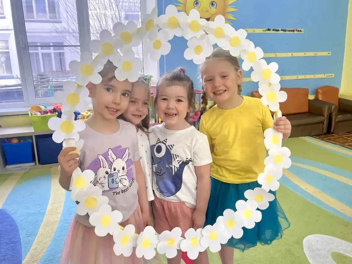 УЧИМСЯ, ИГРАЯ (Часть 3) ☝️И ещё немного о том, как учатся наши дошколята.   🌸 Во время изучения цвет