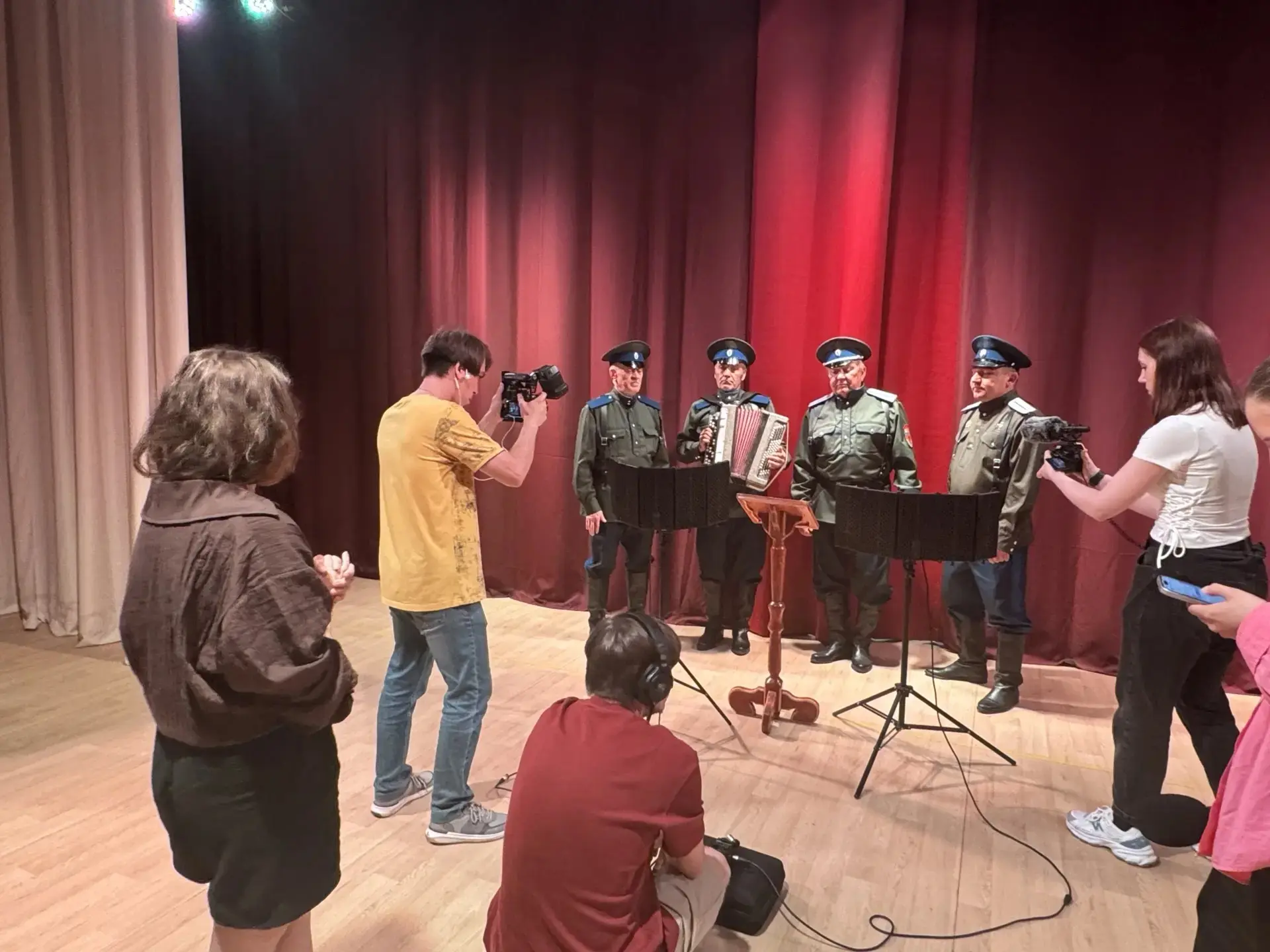 Ещё одна "Нагайбакская сказка". 
В Парижском Доме культуры  Дома культуры проходил один из самых инт