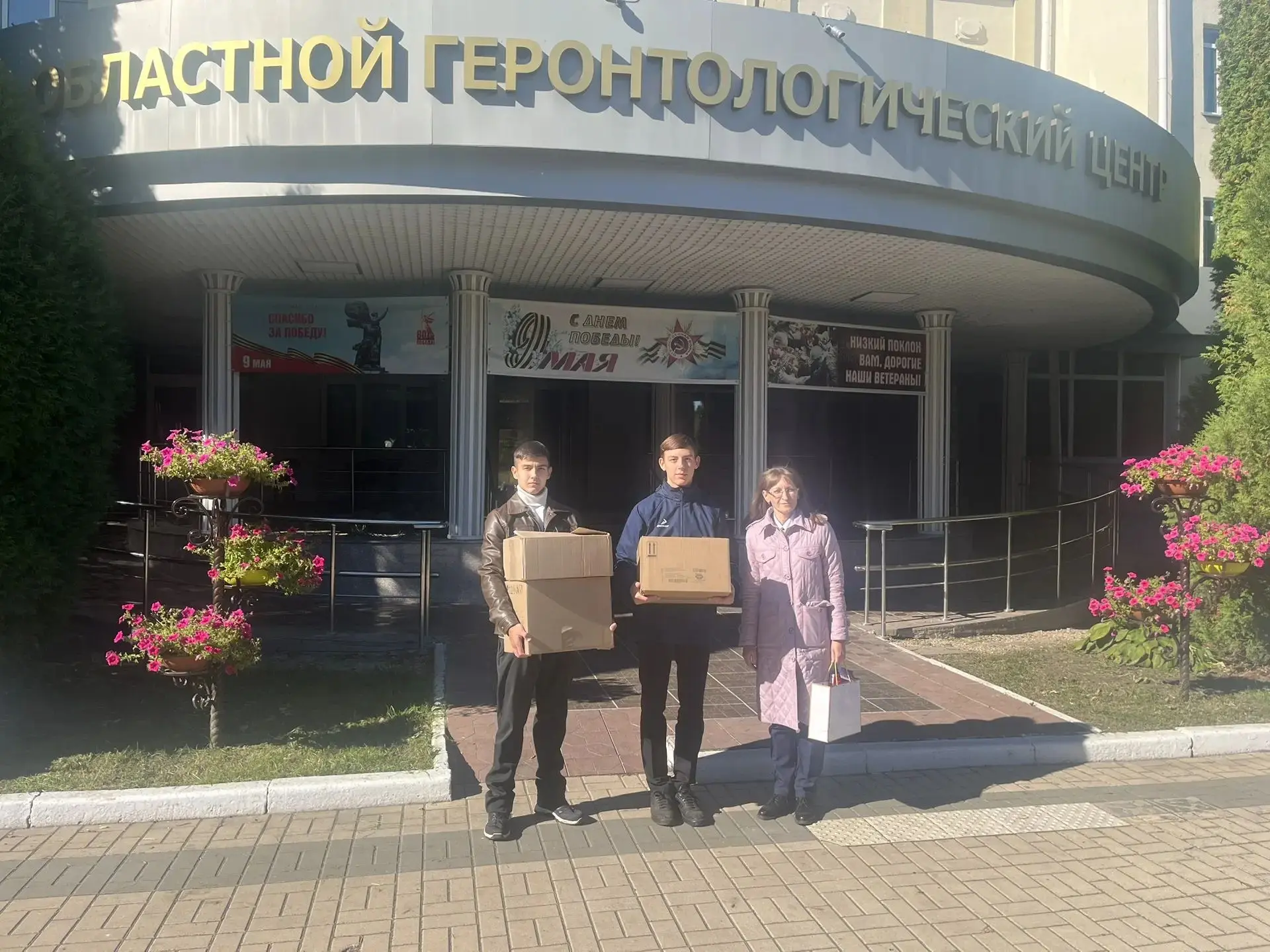 🍩☕️ Сладкий привет и тепло наших сердец: навестили геронтологический центр!