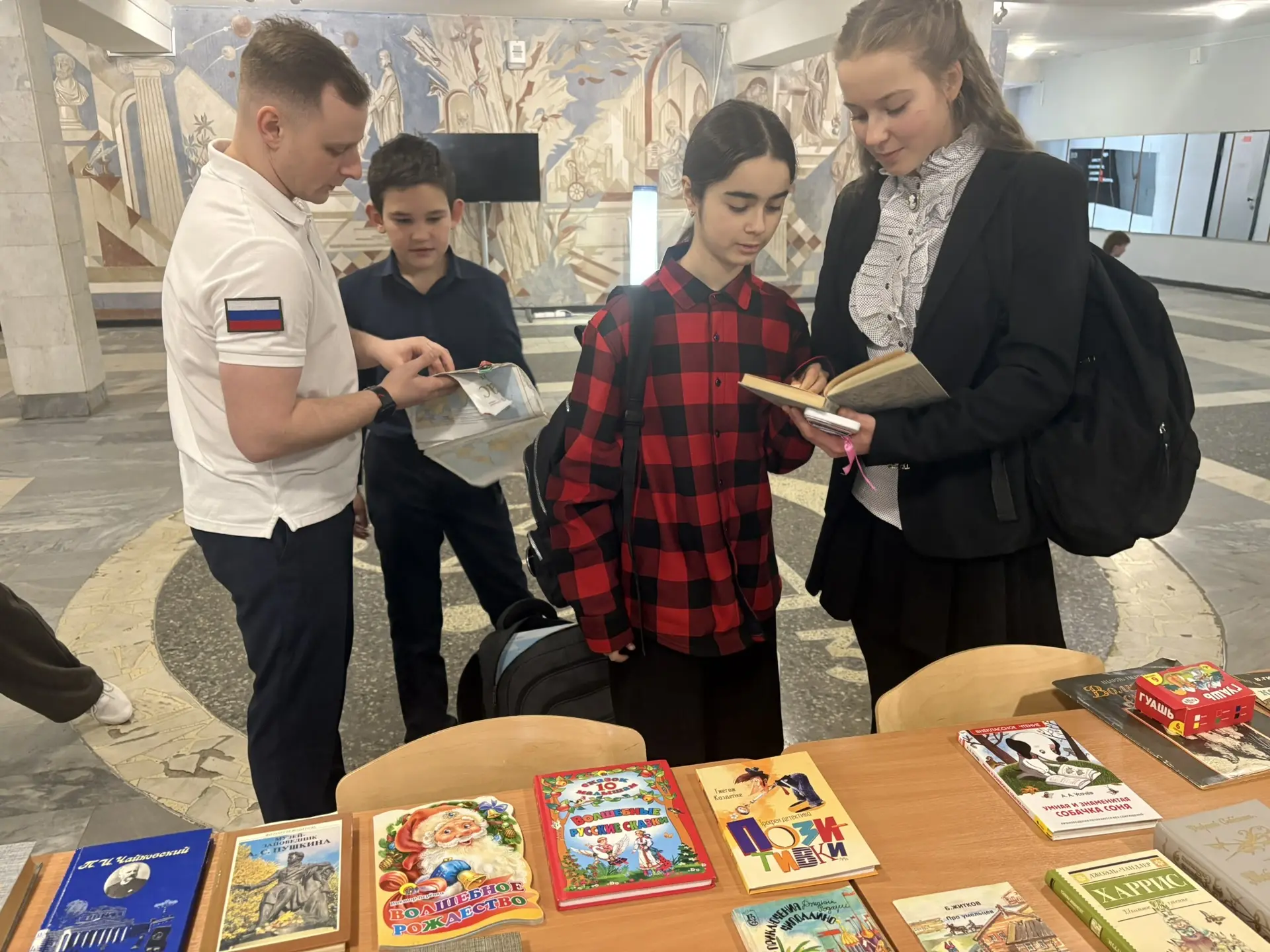 В Псковском педагогическом комплексе прошел День книгодарения.  С 14 февраля 2012 года отмечается од