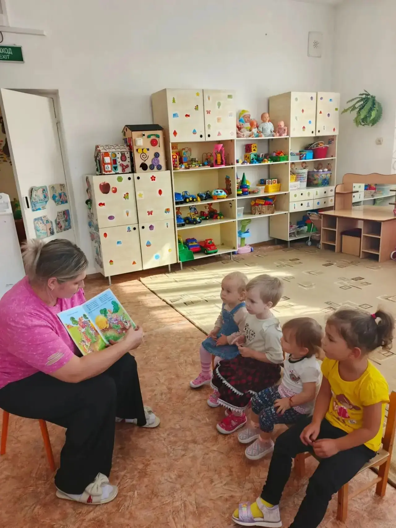 Сегодня в младшей группе ''Дюймовочка'' провели беседу о распространении грамотности. И...