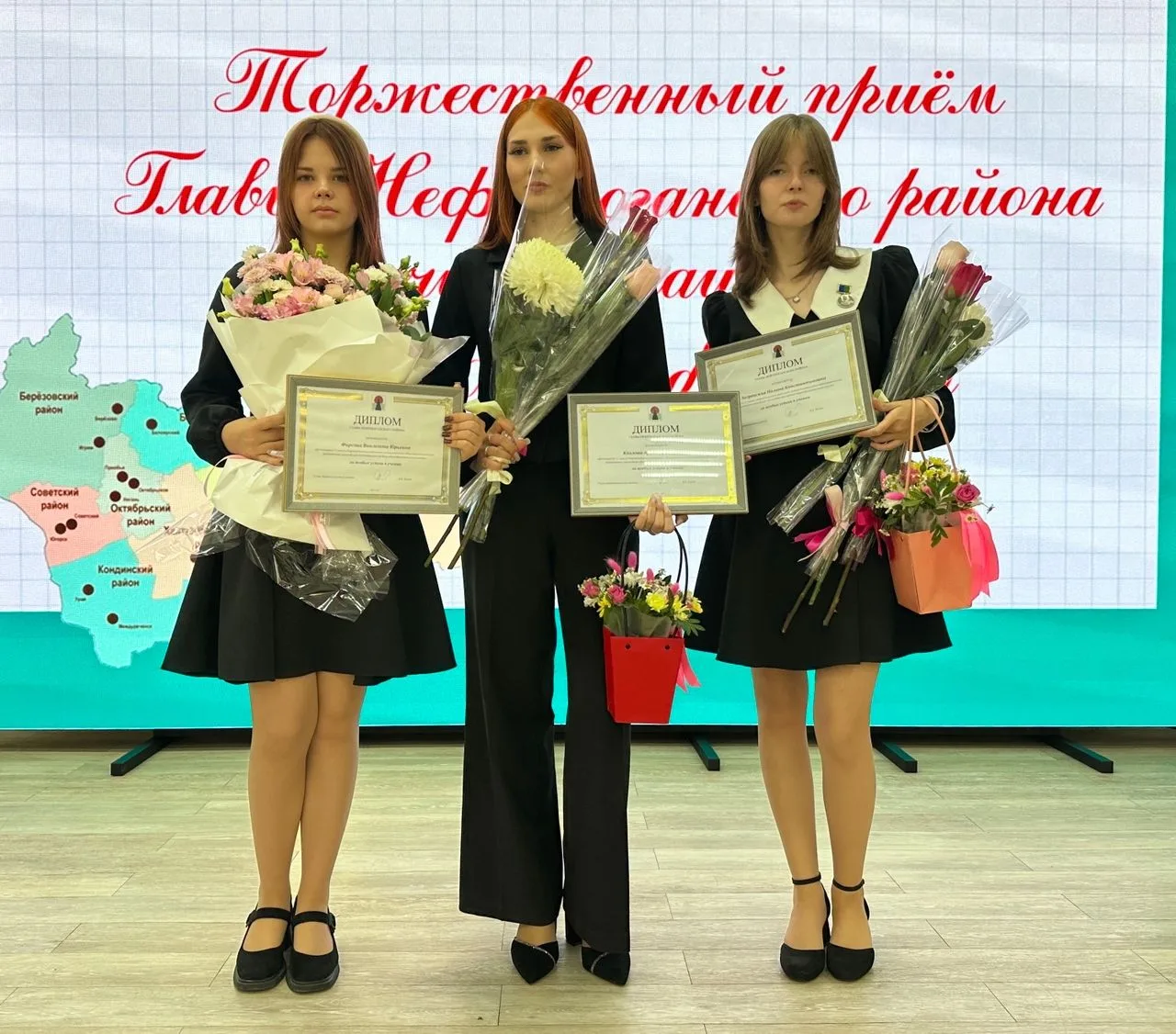 ⚡️ Торжественный прием Главы Нефтеюганского района: чествуем наших лучших!
Состоялась торжественная 