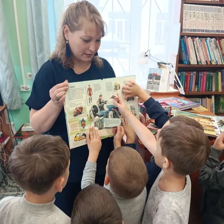📚✨ «Фиксики» в гостях у книжного дома!
Наши маленькие исследователи из группы «Фиксики» совершили у