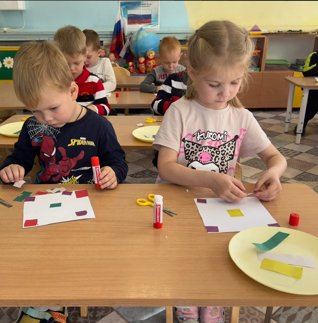 В средней группе «Непоседы» прошло увлекательное занятие по аппликации.
