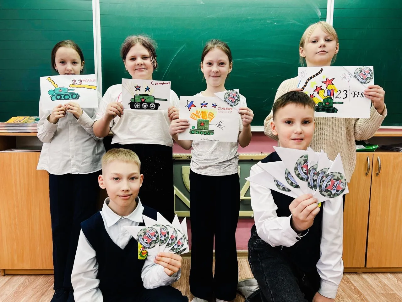 В нашей школе прошла традиционная акция «Посылка солдату» 📦, в которой участвовала почти вся школа! 