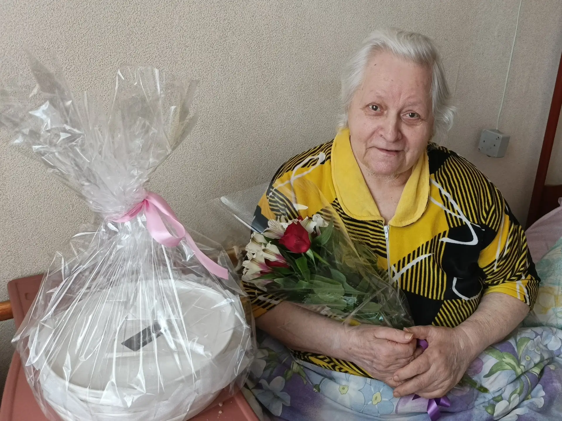 💐 Сегодня свой 89-й день рождения празднует Зоя Ивановна Душаткина — получатель услуг центра «Участ