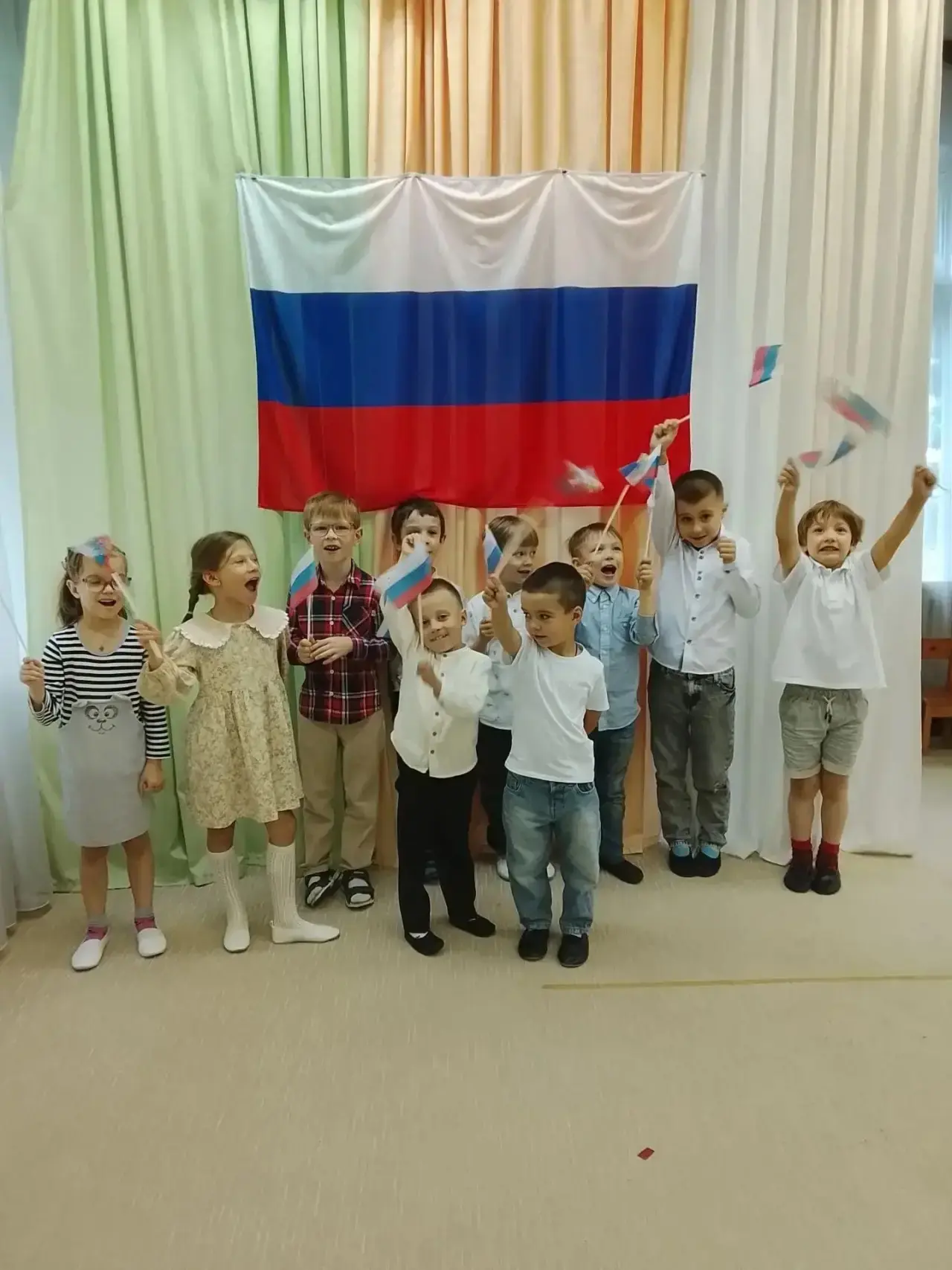 🇷🇺День Государственного флага РФ в нашем детском саду! 🇷🇺Сегодня в преддверии Дня ф...