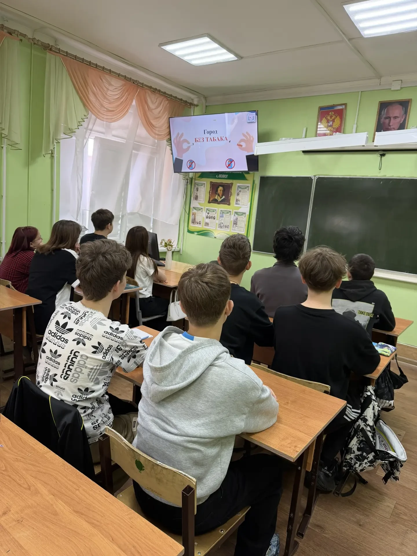 Сегодня в наших 9 классах прошла очень важная и актуальная профилактическая беседа, приуроченная к В