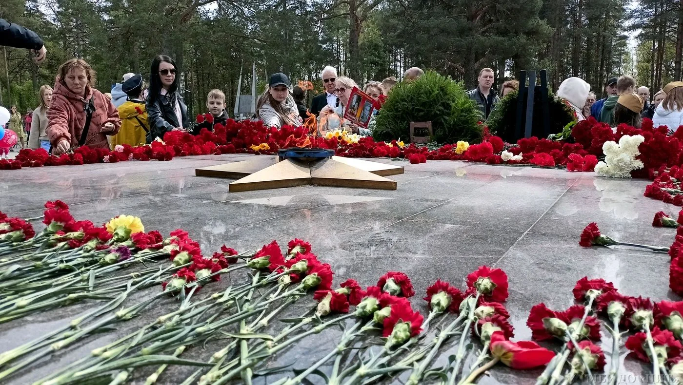 Это замечательный праздник – День Победы, многолюдный и яркий. Этот день для наших люде...