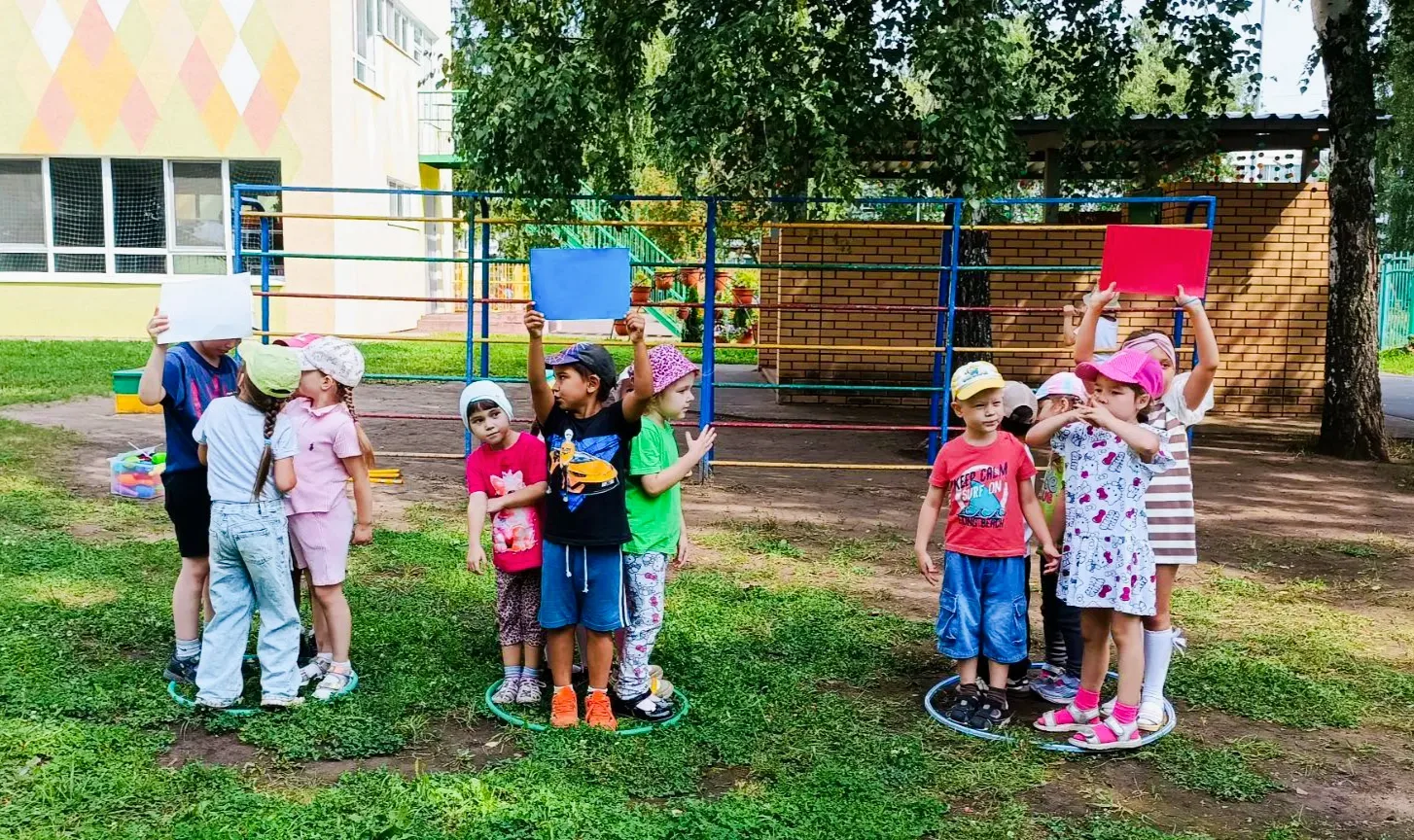 С Днём Государственного флага России! Пусть бело-сине-красное полотнище всегда будет си...