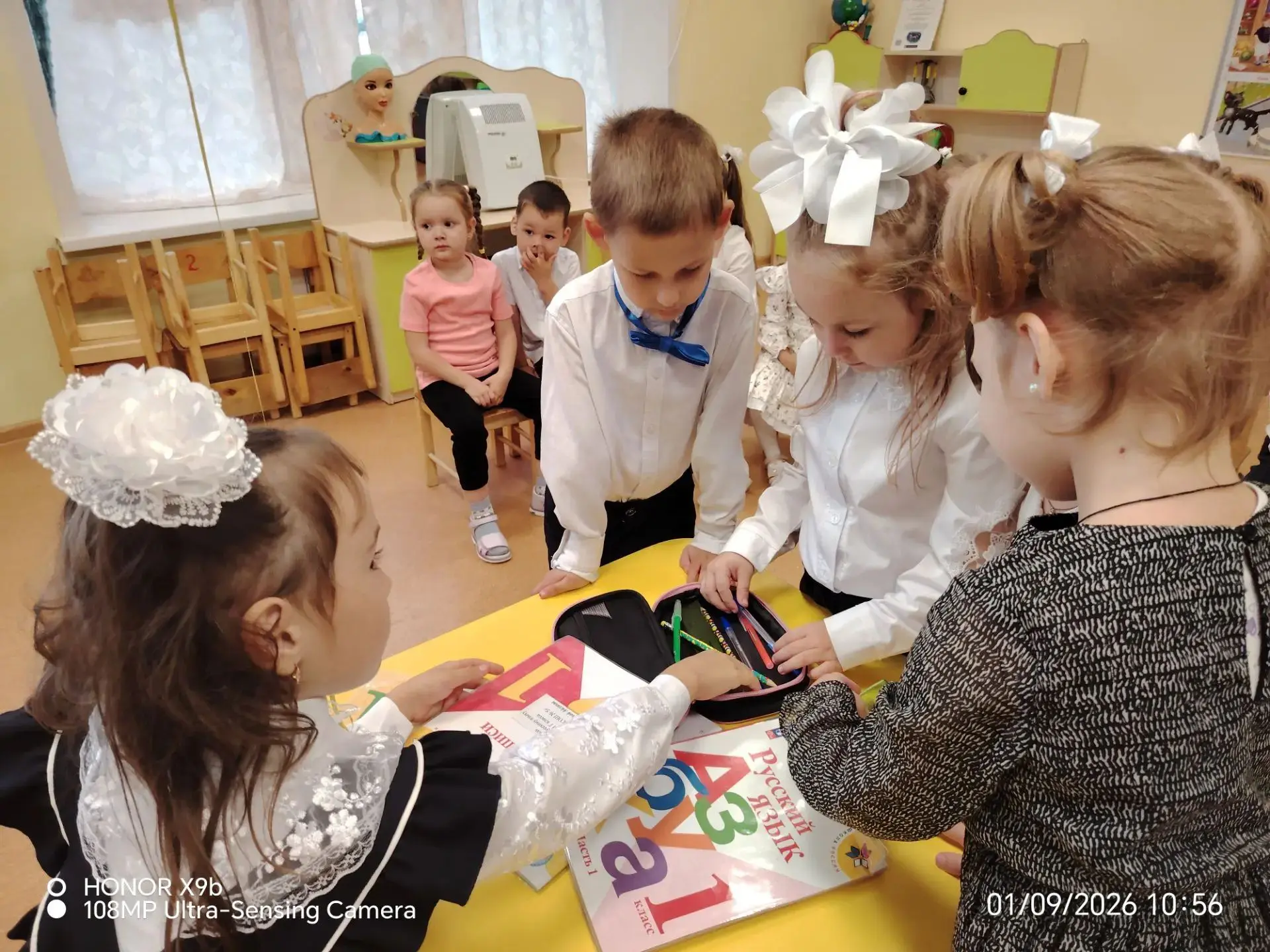 Смотрим мы на первоклашек и желаем от души.