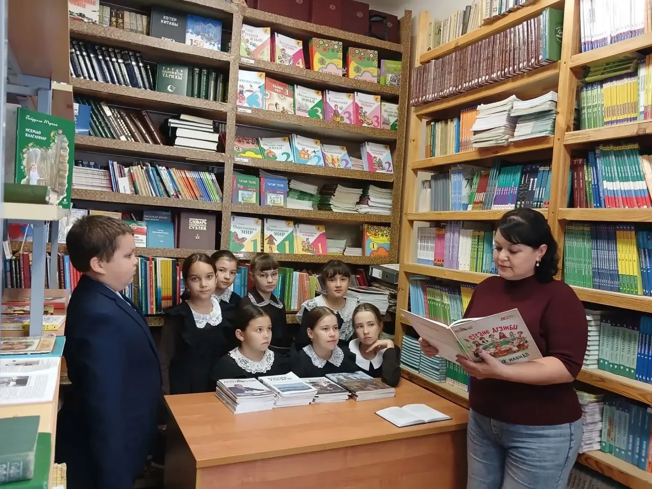 8 сентябрь - Россия халыклары телләре көне. Шул уңайдан Күнгәр авылы китапханәсендә "Ту...