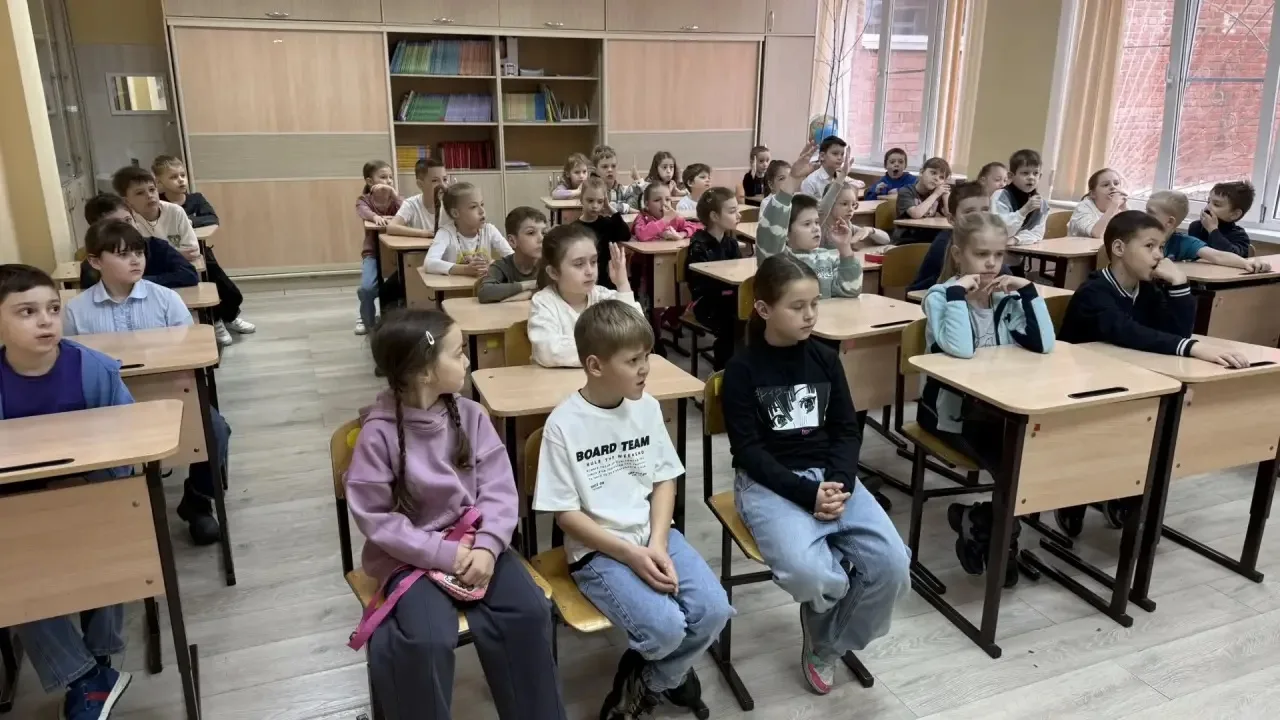В целях профилактики детского дорожно-транспортного травматизма для учеников 1 «А» и 1 «В» классов б