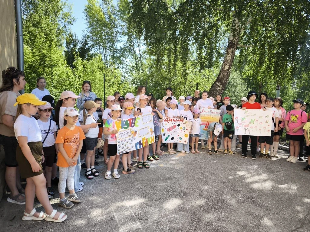 Яркое начало смены в МБОУ "СОШ № 5 г. Гурьевска"☀️
Сегодня в нашем школьном лагере состоялось торжес