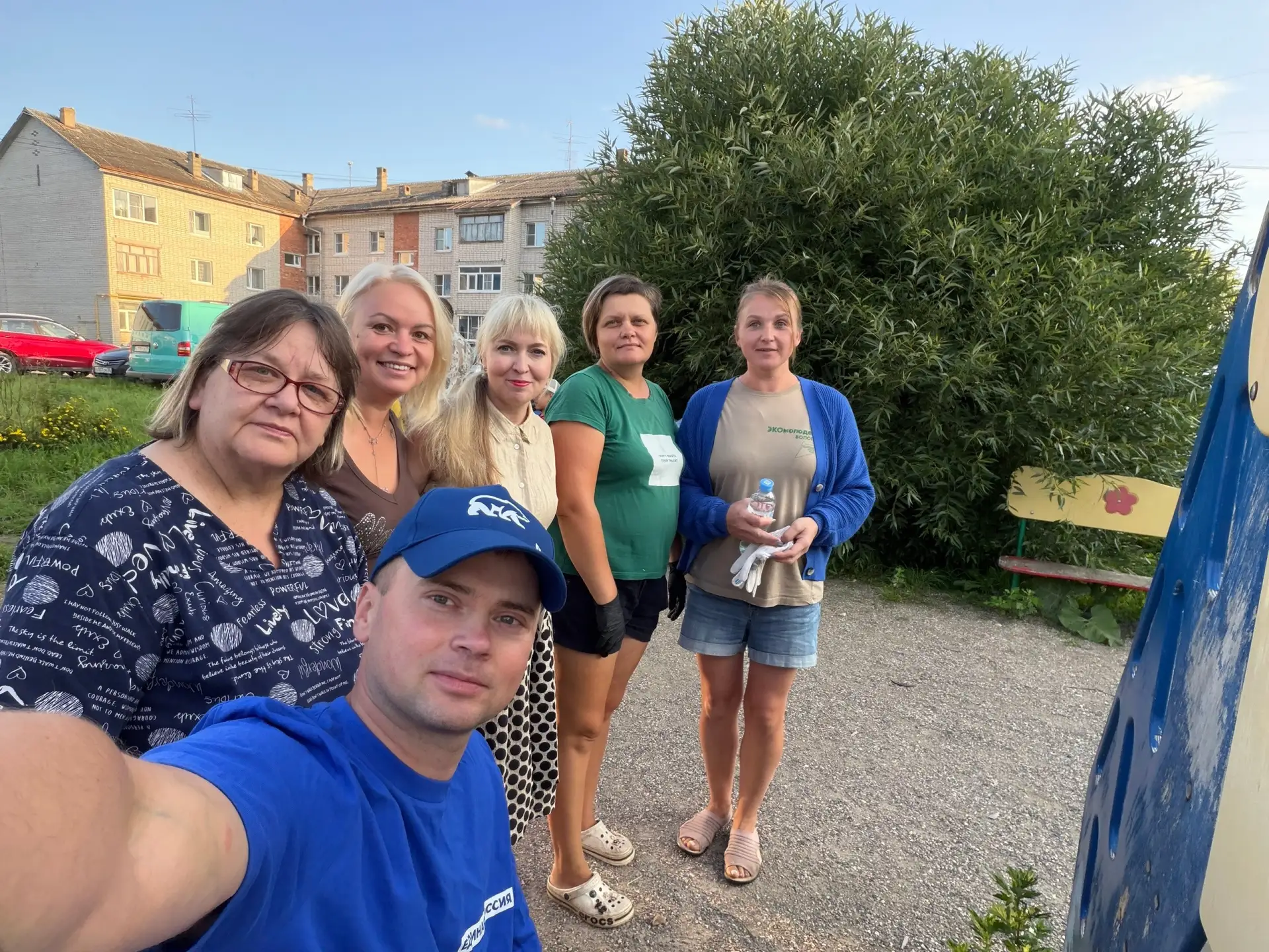 В вологодских Прилуках жители и активисты обновили детскую площадку на Сокольской улице