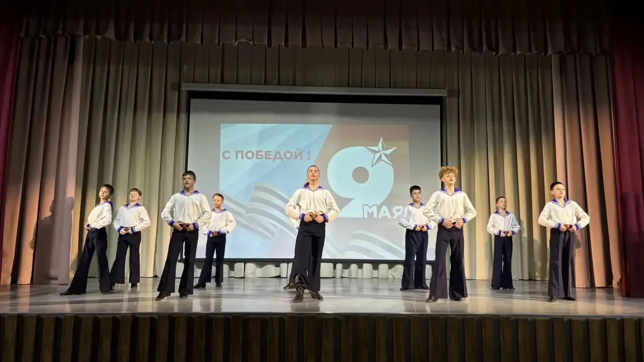 🎗️Праздник со слезами на глазах: в нашей школе прошёл торжественный концерт к 9 Мая  В преддверии Дн